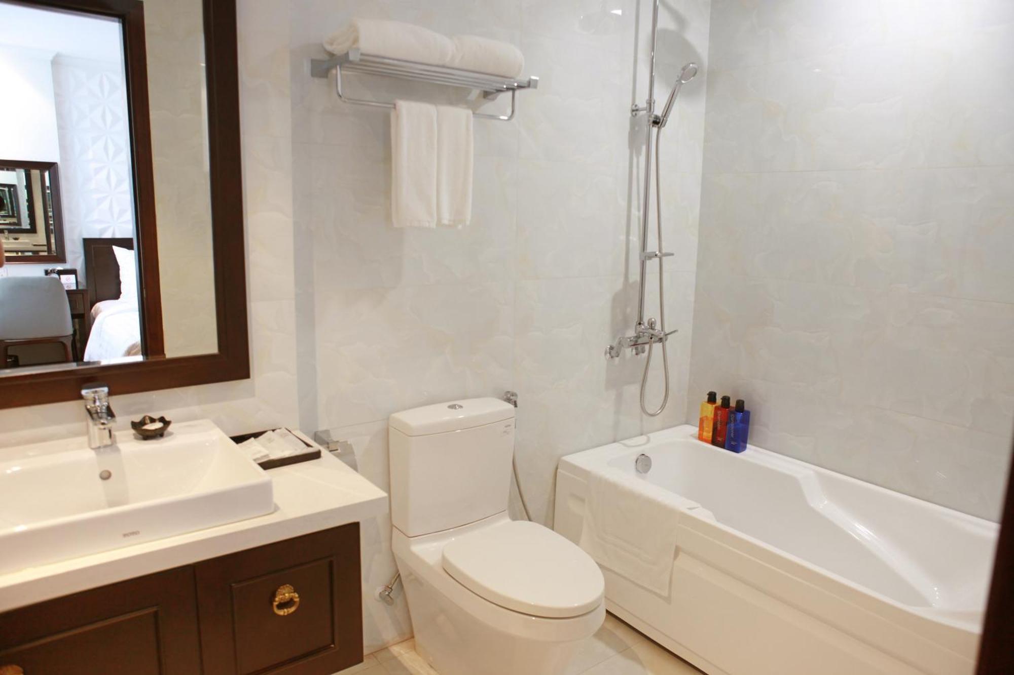 Hotel De La Seine Hanoi Bagian luar foto